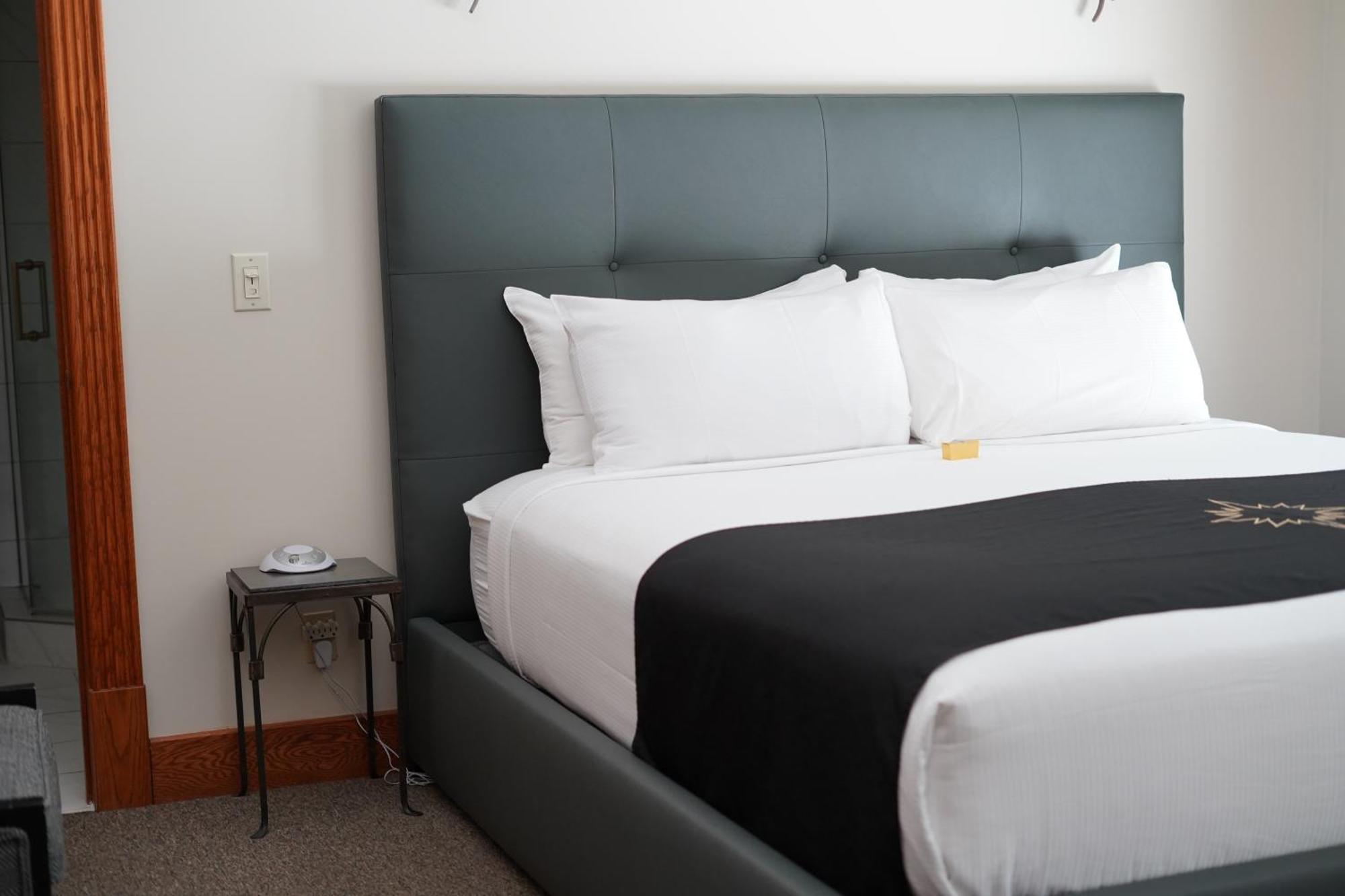 Inn At Black Star Farms Suttons Bay Экстерьер фото